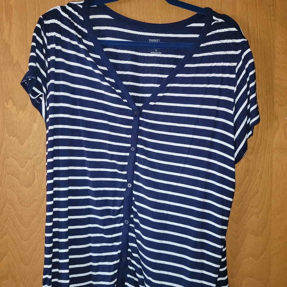 XL blue & white short-sleeve shirt